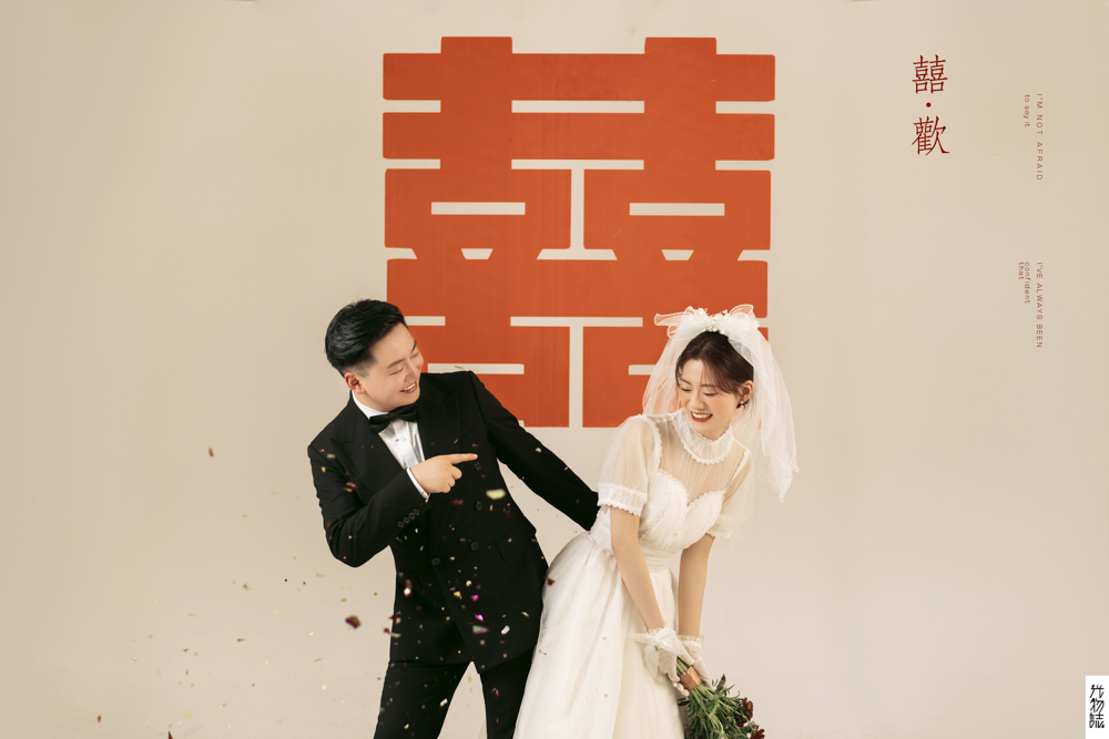 美到心里~金鑫先生黄莹女士极简棚拍婚纱照、极简棚拍、刘康、六边形战士，不止是沟通，拍摄想法，创造思维样样拿捏。、婚纱照