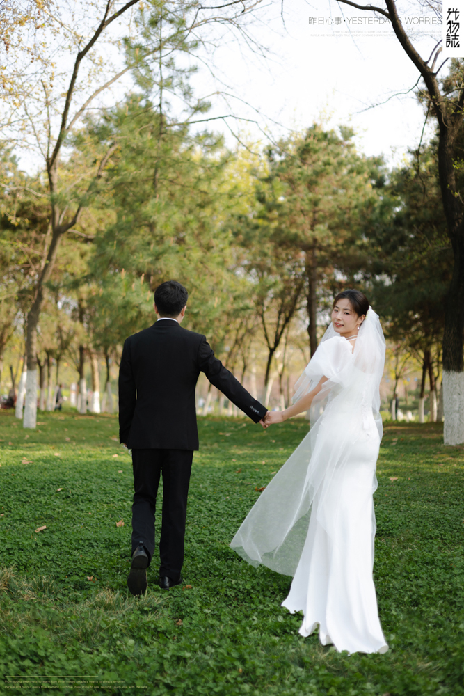 简单爱爱爱❤️何伟超先生郑聪女士氛围森系婚纱照、氛围森系、徐才皓、好像在听单口相声，开心到直不起腰，幸福感MAX、婚纱照