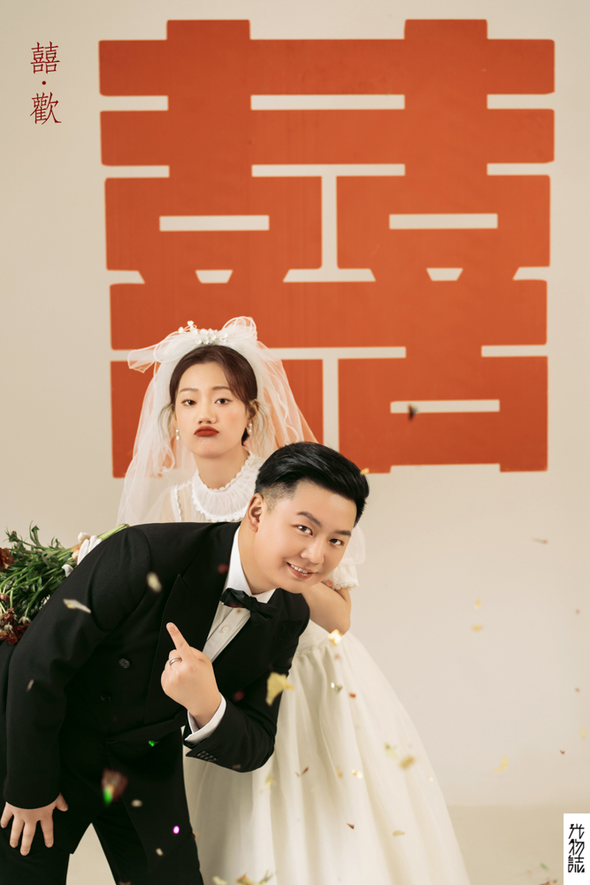 美到心里~金鑫先生黄莹女士极简棚拍婚纱照、极简棚拍、刘康、六边形战士，不止是沟通，拍摄想法，创造思维样样拿捏。、婚纱照