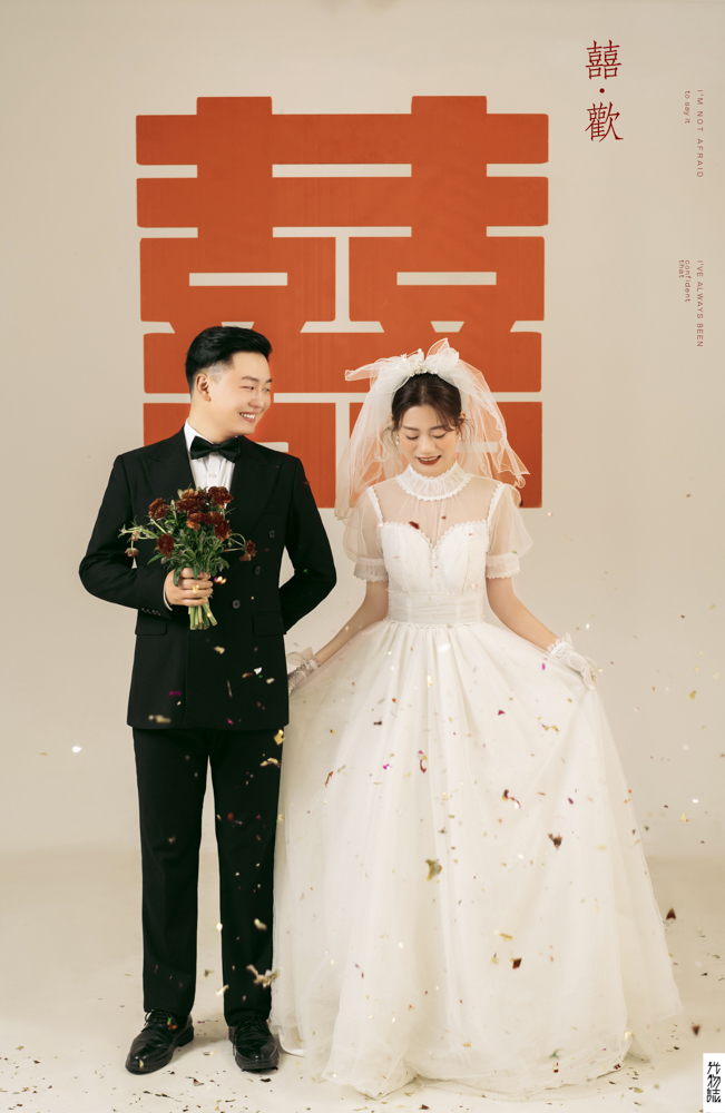 美到心里~金鑫先生黄莹女士极简棚拍婚纱照、极简棚拍、刘康、六边形战士，不止是沟通，拍摄想法，创造思维样样拿捏。、婚纱照