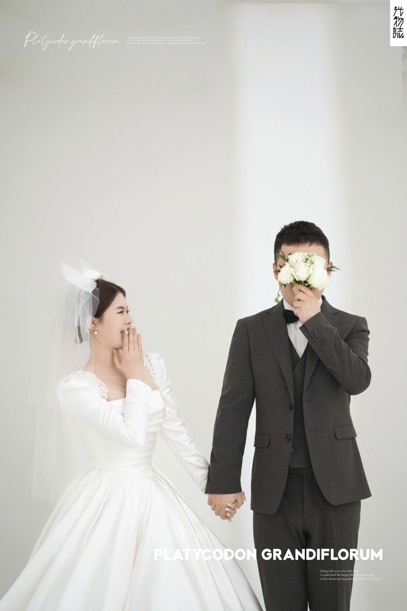 幸福感爆棚宇文豪隆先生舒媛媛女士极简棚拍婚纱照、极简棚拍、、、婚纱照