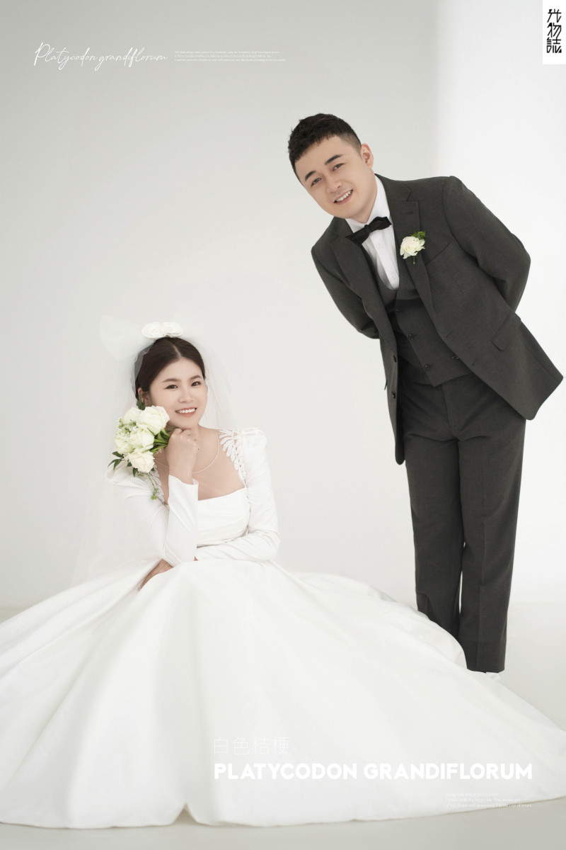 幸福感爆棚宇文豪隆先生舒媛媛女士极简棚拍婚纱照、极简棚拍、、、婚纱照