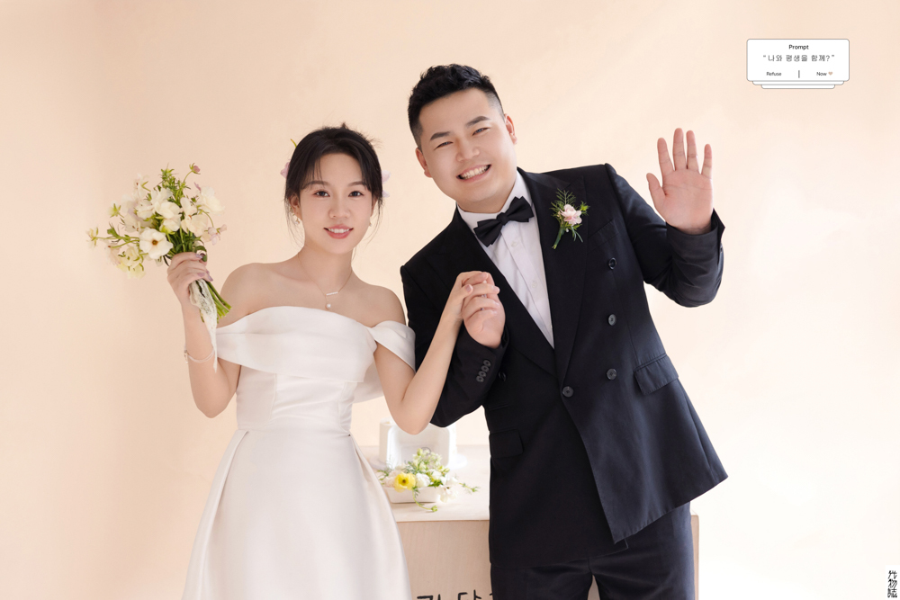 小小小清新:)姚嘉俊先生李致珍女士极简棚拍婚纱照、极简棚拍、徐才皓、好像在听单口相声，开心到直不起腰，幸福感MAX、婚纱照