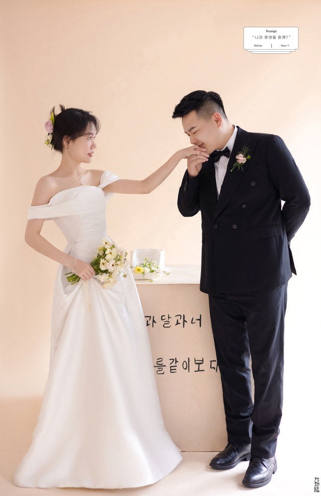 小小小清新:)姚嘉俊先生李致珍女士极简棚拍婚纱照、极简棚拍、徐才皓、好像在听单口相声，开心到直不起腰，幸福感MAX、婚纱照