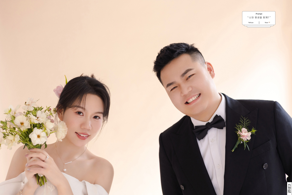 小小小清新:)姚嘉俊先生李致珍女士极简棚拍婚纱照、极简棚拍、徐才皓、好像在听单口相声，开心到直不起腰，幸福感MAX、婚纱照