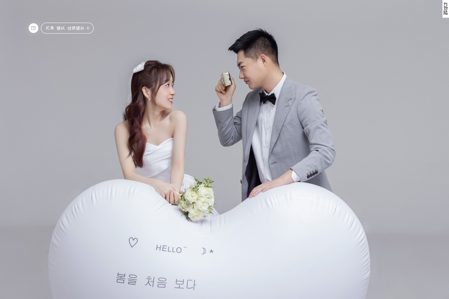 幸福感爆棚孙嘉良先生鱼洋女士极简棚拍婚纱照、极简棚拍、艾辰、偷偷练过读心术，精准预判每一个想法，细腻到心里、婚纱照