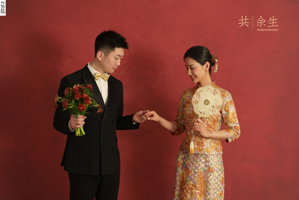 新鲜出炉:)王先生刘女士极简棚拍婚纱照、极简棚拍、刘康、六边形战士，不止是沟通，拍摄想法，创造思维样样拿捏。、婚纱照