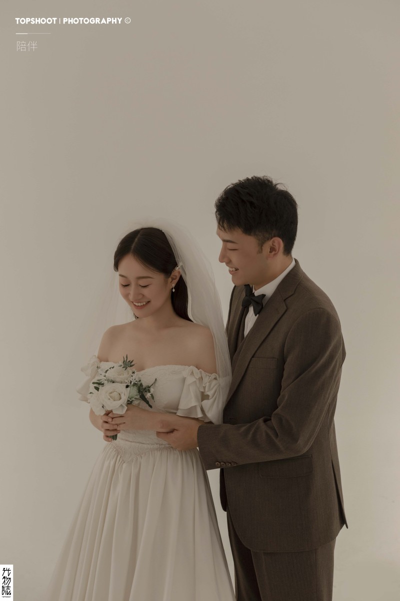 幸福感爆棚赵伟康先生王一然女士极简棚拍婚纱照、极简棚拍、、、婚纱照