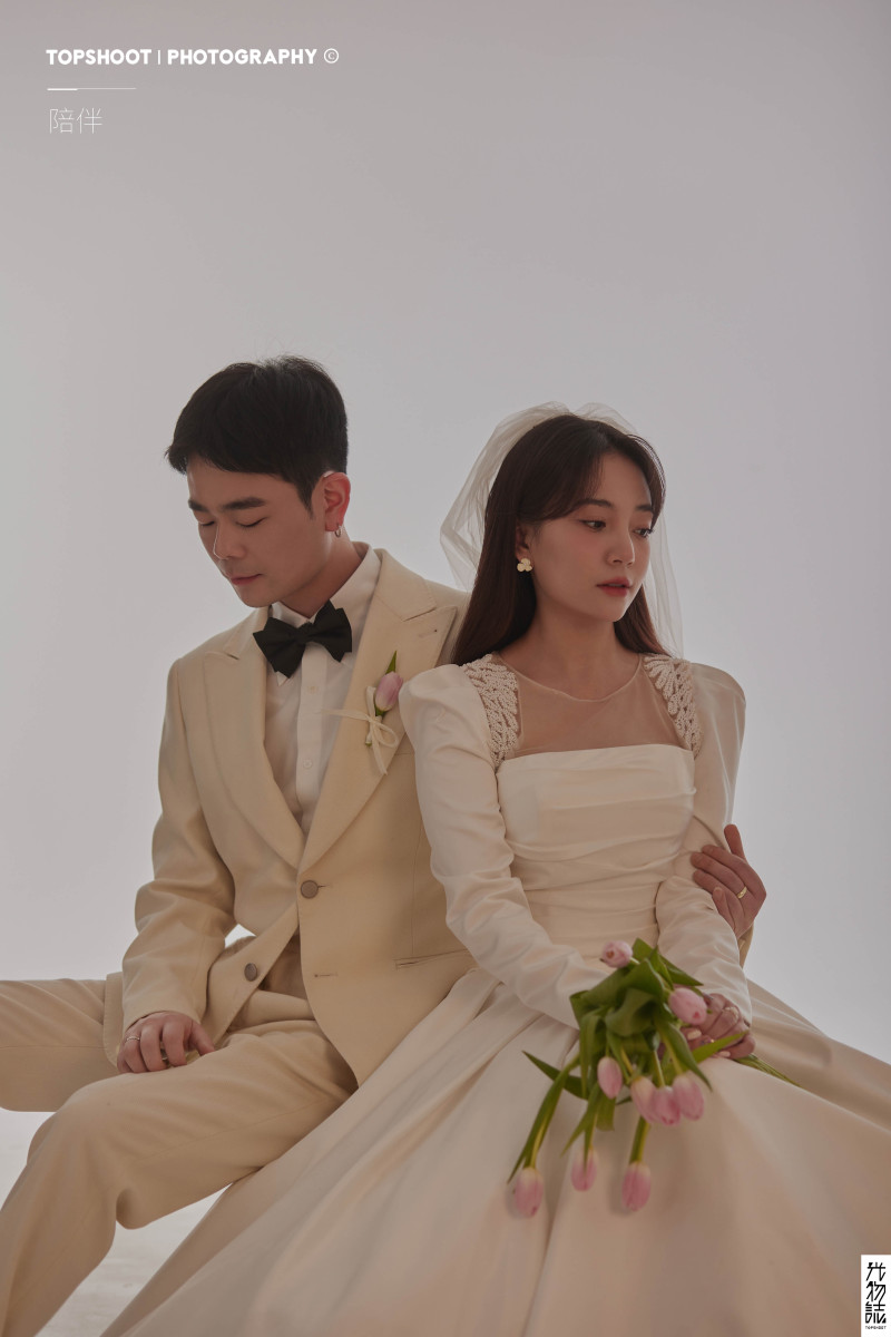 宝藏情侣~王博先生王思雯女士极简棚拍婚纱照、极简棚拍、木子、唠嗑型选手，构图多变、情绪拿捏，特写YYDS、婚纱照