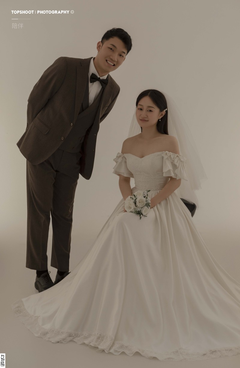 幸福感爆棚赵伟康先生王一然女士极简棚拍婚纱照、极简棚拍、、、婚纱照