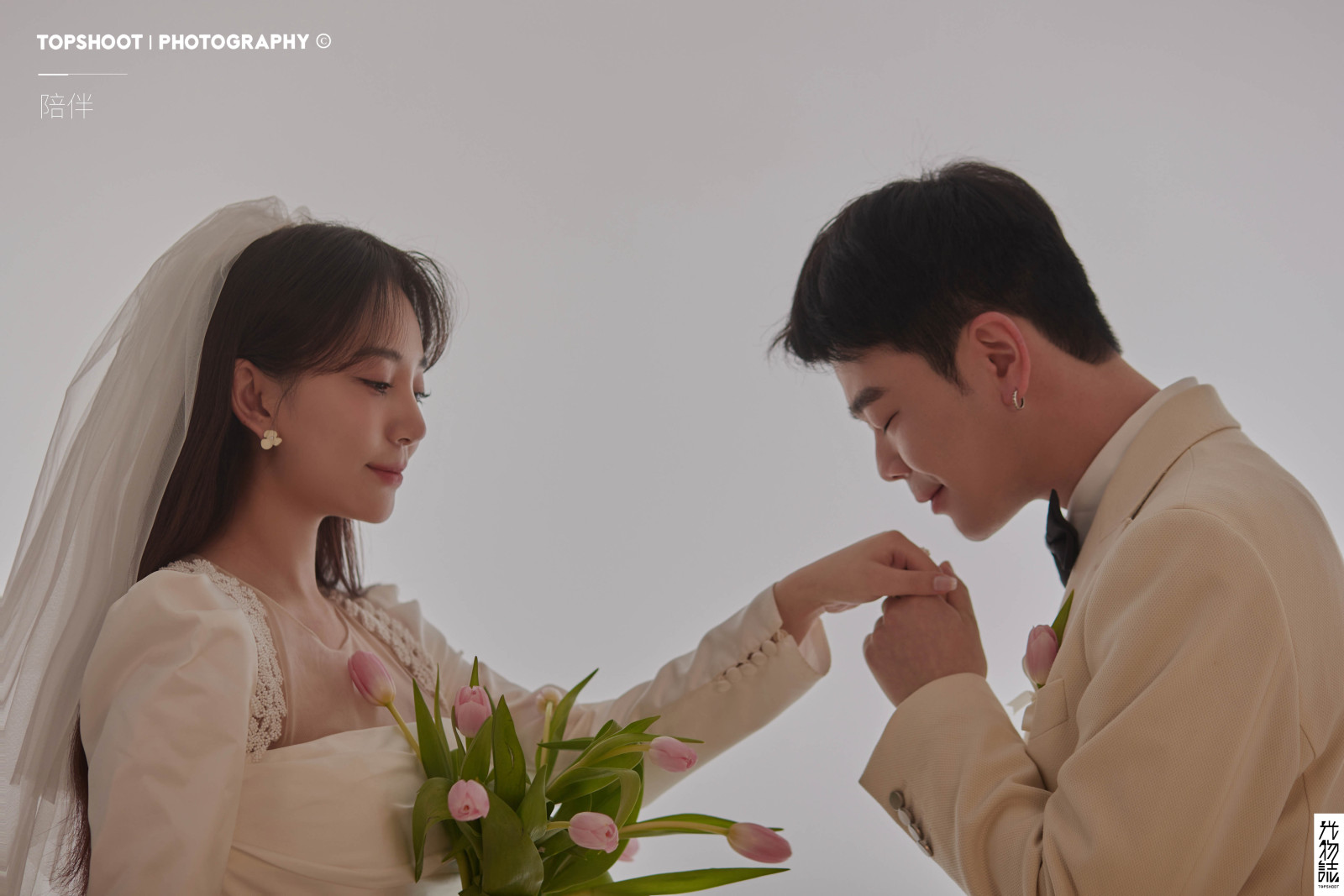 宝藏情侣~王博先生王思雯女士极简棚拍婚纱照、极简棚拍、木子、唠嗑型选手，构图多变、情绪拿捏，特写YYDS、婚纱照