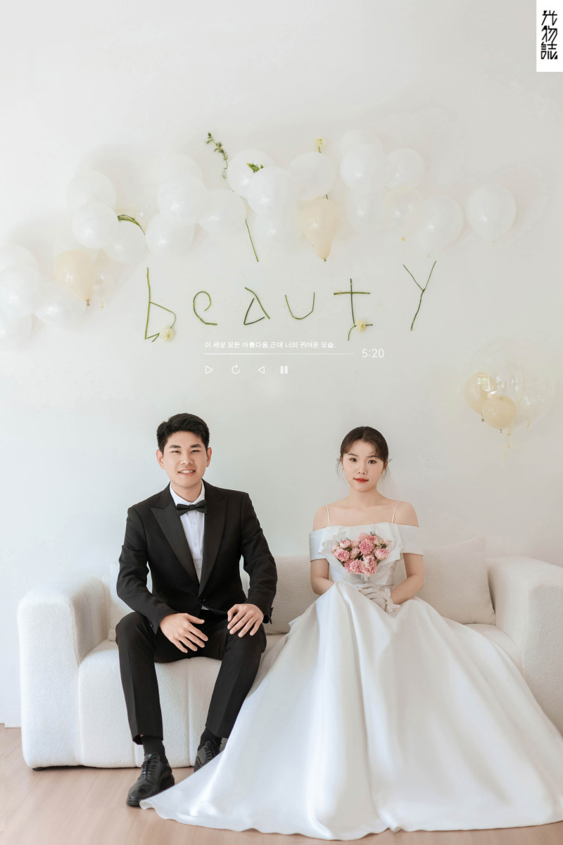 幸福感爆棚程滨先生齐双阳女士极简棚拍婚纱照、极简棚拍、木子、唠嗑型选手，构图多变、情绪拿捏，特写YYDS、婚纱照
