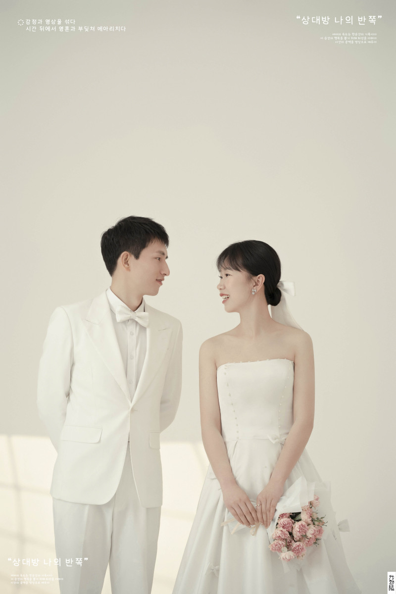 新鲜出炉:)樊洪伟先生吴瑶女士极简棚拍婚纱照、极简棚拍、、、婚纱照