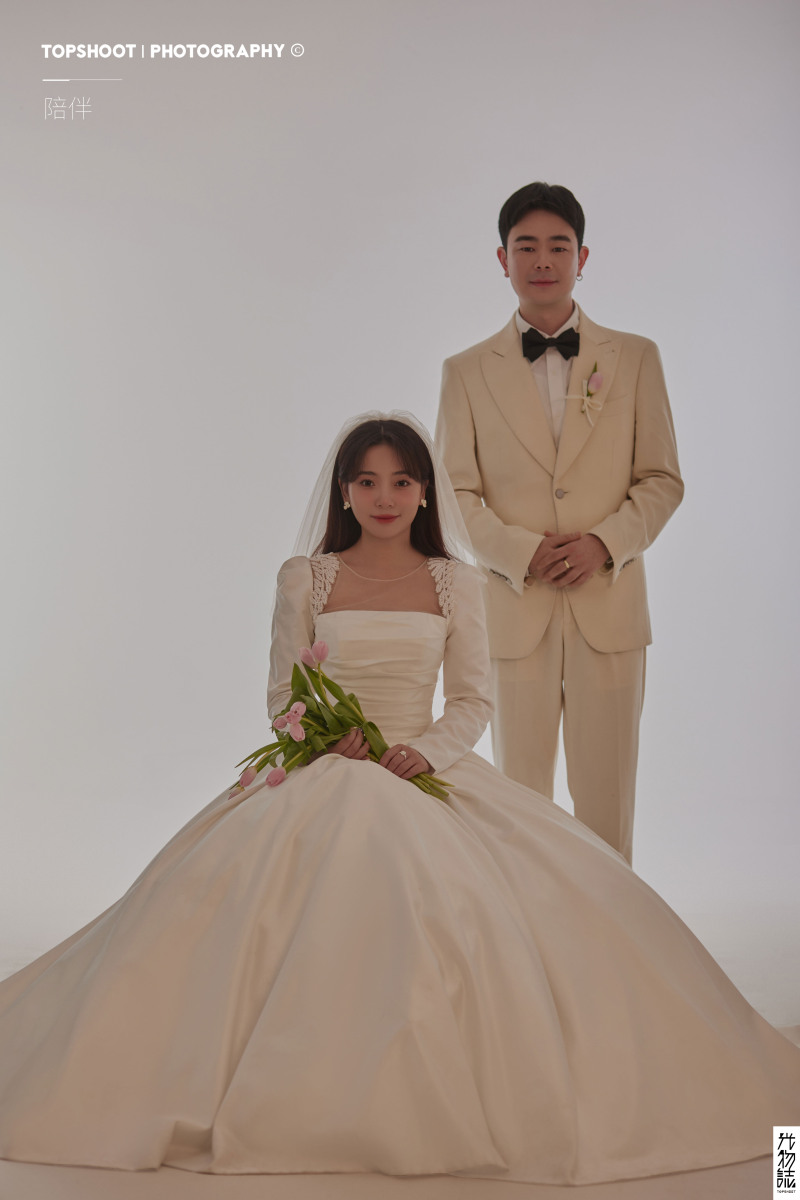 宝藏情侣~王博先生王思雯女士极简棚拍婚纱照、极简棚拍、木子、唠嗑型选手，构图多变、情绪拿捏，特写YYDS、婚纱照