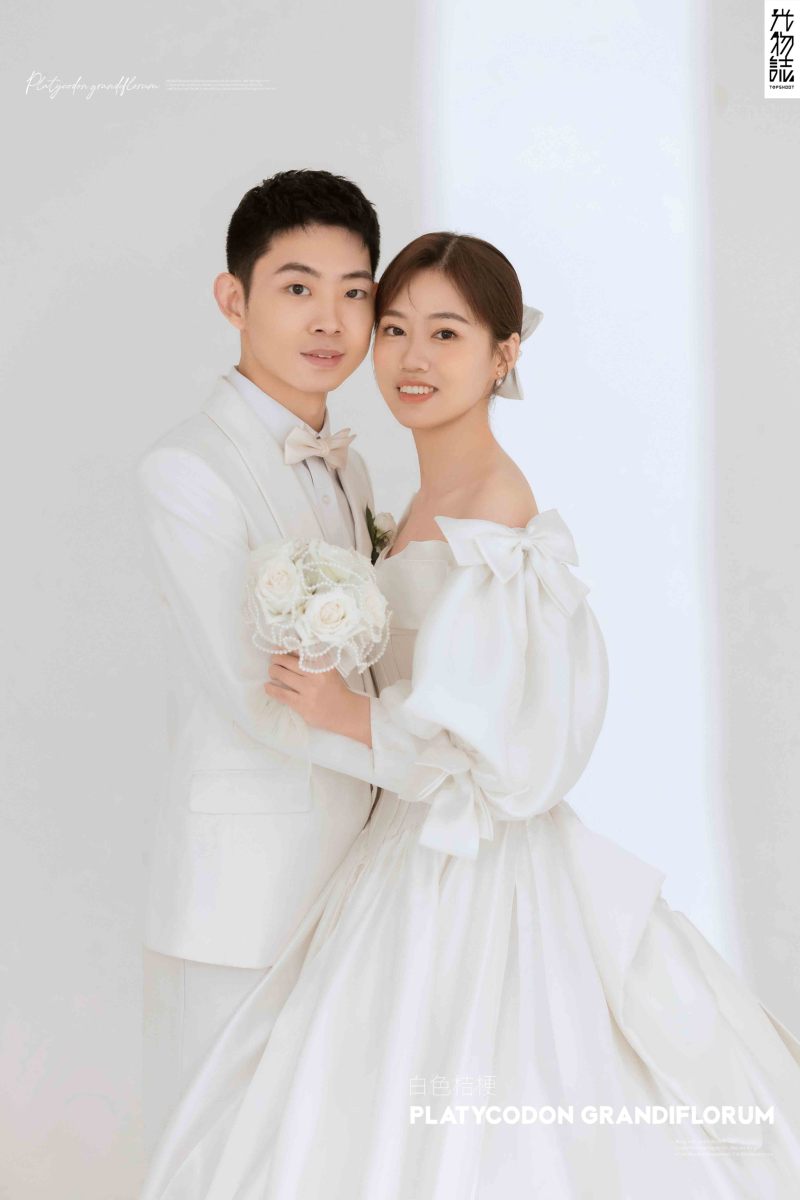 幸福感爆棚郝前先生王代青女士极简棚拍婚纱照、极简棚拍、韩松、行走的放大镜，现场细节，姿态指导的掌控者、婚纱照