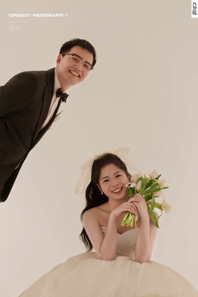 炒鸡甜~杨齐轩先生李瑜女士极简棚拍婚纱照、极简棚拍、木子、唠嗑型选手，构图多变、情绪拿捏，特写YYDS、婚纱照