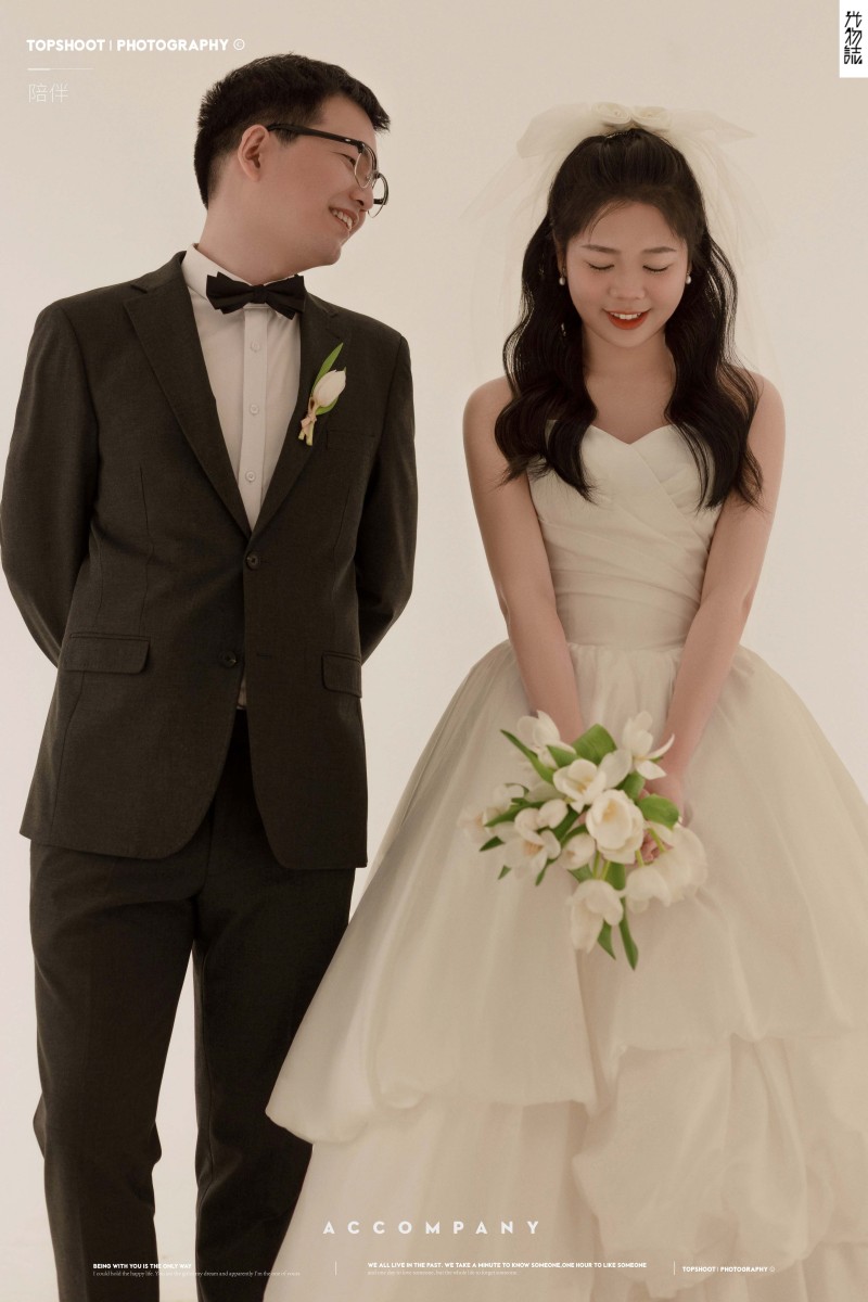 炒鸡甜~杨齐轩先生李瑜女士极简棚拍婚纱照、极简棚拍、木子、唠嗑型选手，构图多变、情绪拿捏，特写YYDS、婚纱照