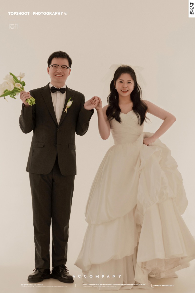 炒鸡甜~杨齐轩先生李瑜女士极简棚拍婚纱照、极简棚拍、木子、唠嗑型选手，构图多变、情绪拿捏，特写YYDS、婚纱照