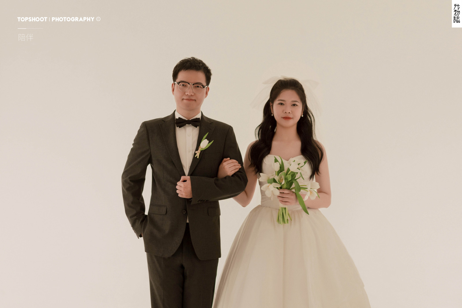 炒鸡甜~杨齐轩先生李瑜女士极简棚拍婚纱照、极简棚拍、木子、唠嗑型选手，构图多变、情绪拿捏，特写YYDS、婚纱照