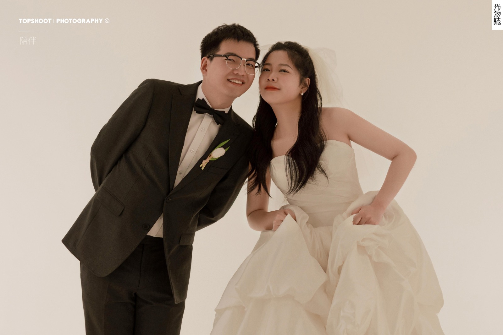 炒鸡甜~杨齐轩先生李瑜女士极简棚拍婚纱照、极简棚拍、木子、唠嗑型选手，构图多变、情绪拿捏，特写YYDS、婚纱照