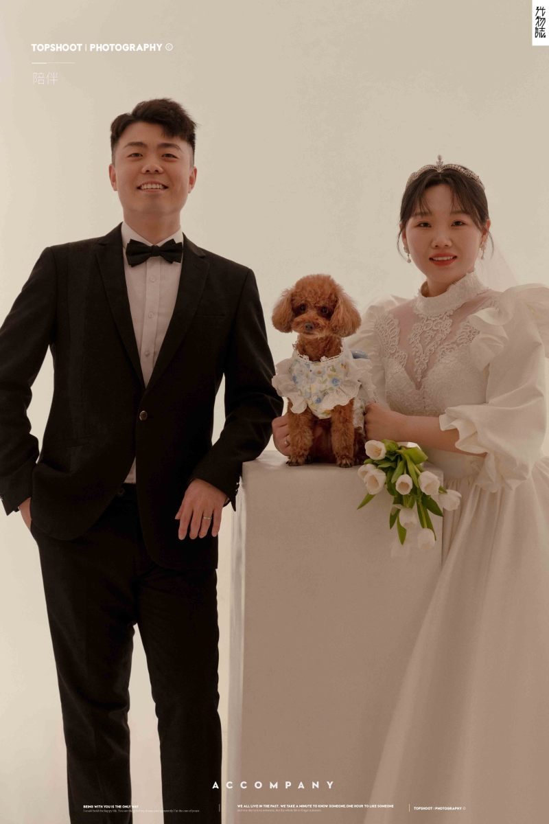 幸福感爆棚胡先生薄女士极简棚拍婚纱照、极简棚拍、韩松、行走的放大镜，现场细节，姿态指导的掌控者、婚纱照