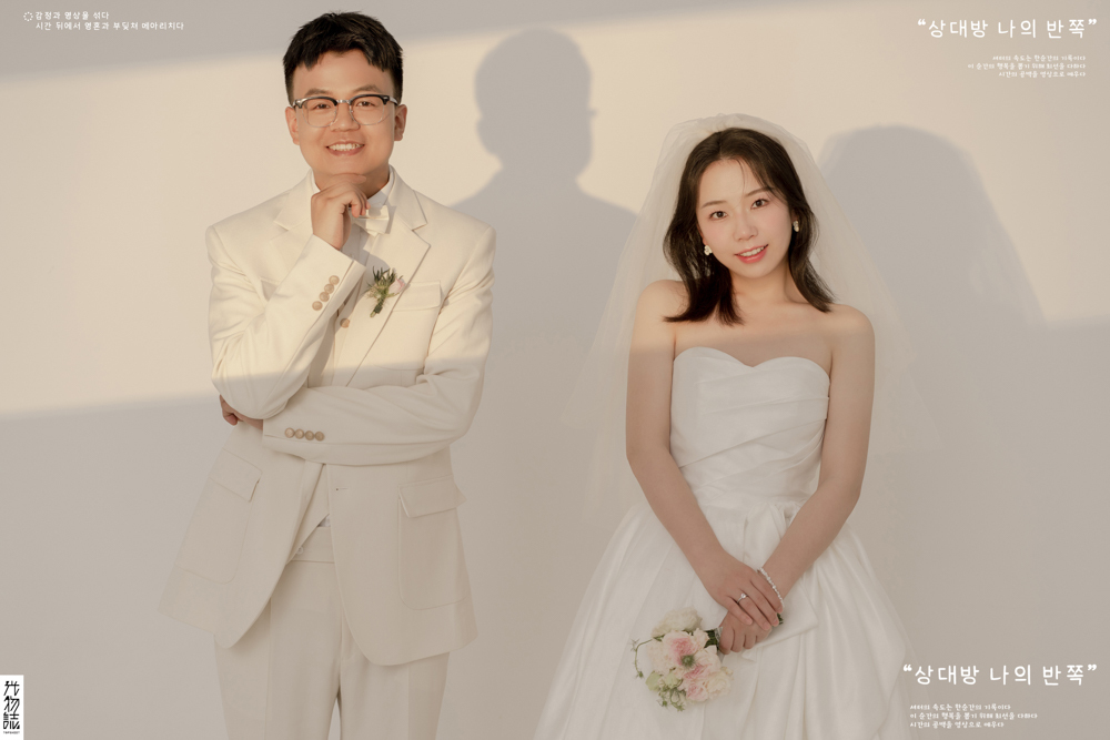 爱了~爱了~李先生吴女士极简棚拍婚纱照、极简棚拍、刘康、六边形战士，不止是沟通，拍摄想法，创造思维样样拿捏。、婚纱照