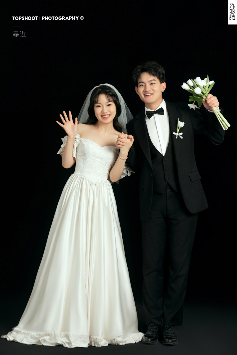 炒鸡甜~陈相东先生刘致君女士极简棚拍婚纱照、极简棚拍、木子、唠嗑型选手，构图多变、情绪拿捏，特写YYDS、婚纱照