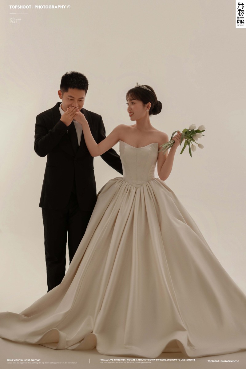 幸福感爆棚李少帅先生赵栩如女士极简棚拍婚纱照、极简棚拍、张俊杨Yinan、我想给你拍张照、婚纱照