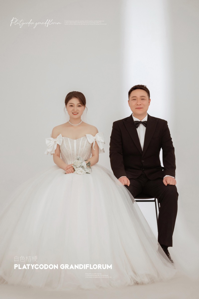 幸福感爆棚王开源先生刘梦茹女士极简棚拍婚纱照、极简棚拍、张俊杨Yinan、我想给你拍张照、婚纱照