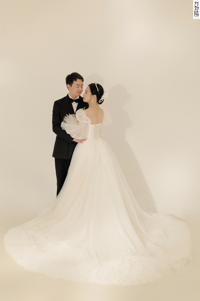 太太太太可了~~！张先生任女士极简棚拍婚纱照、极简棚拍、刘雨鑫、天赋型选手，拥有一双摄影眼，每一个细节点尽在掌握、婚纱照