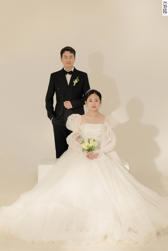 太太太太可了~~！张先生任女士极简棚拍婚纱照、极简棚拍、刘雨鑫、天赋型选手，拥有一双摄影眼，每一个细节点尽在掌握、婚纱照