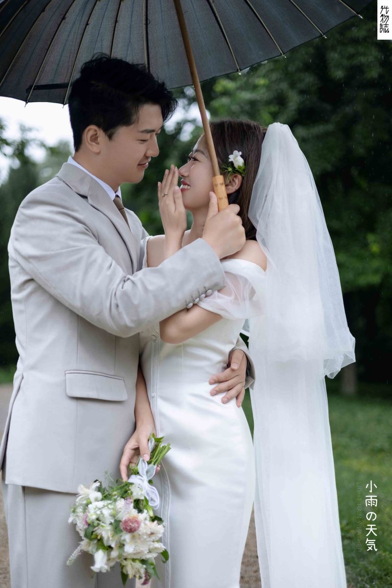 幸福感爆棚邬洋先生王兰女士氛围森系婚纱照、氛围森系、韩松、行走的放大镜，现场细节，姿态指导的掌控者、婚纱照