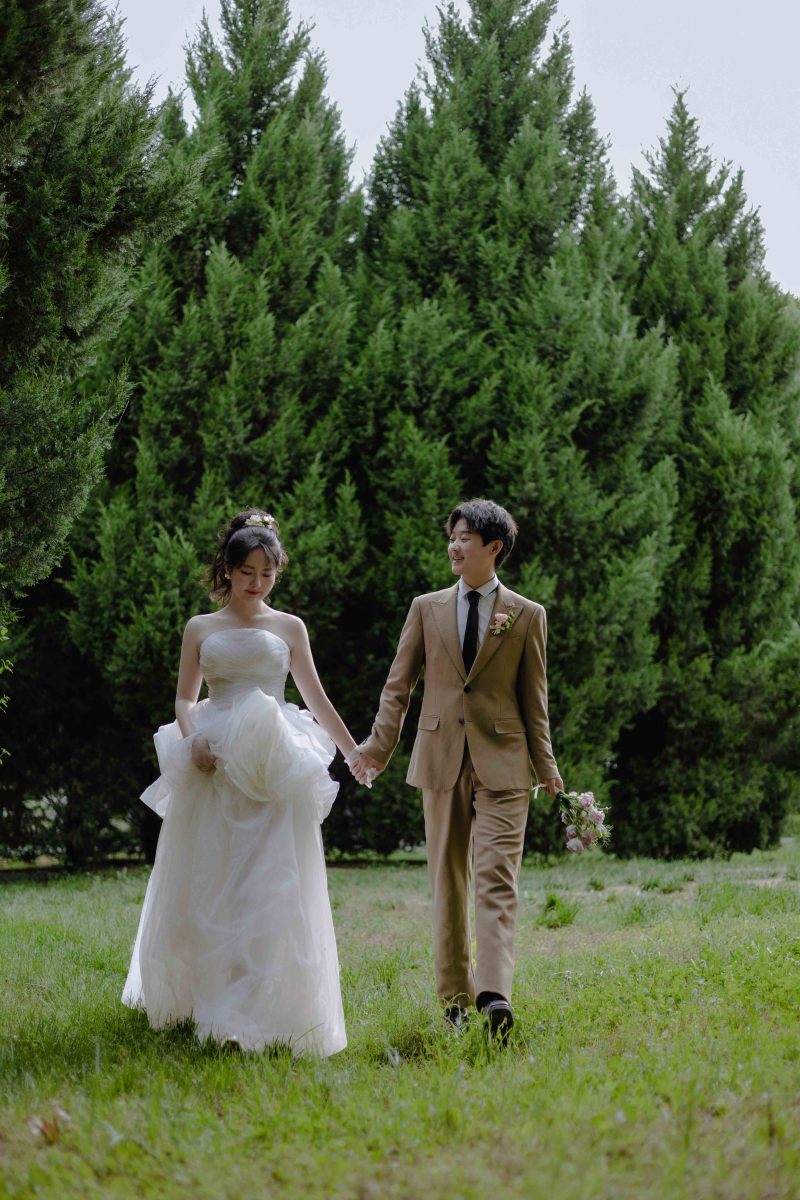 新鲜出炉:) 张浩先生韩王睿女士氛围森系婚纱照、氛围森系、韩松、行走的放大镜，现场细节，姿态指导的掌控者、婚纱照