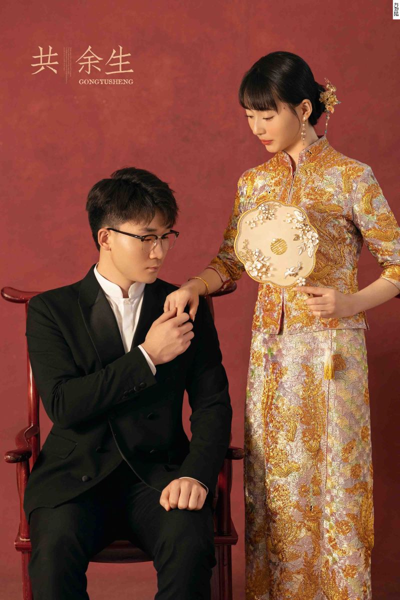 今日婚纱OOTD.何先生屈女士中式传承婚纱照、中式传承、艾辰、偷偷练过读心术，精准预判每一个想法，细腻到心里、婚纱照