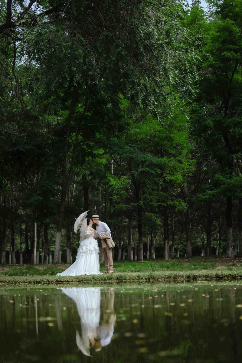 穆清泽先生刘智婷女士怀旧复古婚纱照、氛围森系  怀旧复古、韩松、行走的放大镜，现场细节，姿态指导的掌控者、婚纱照