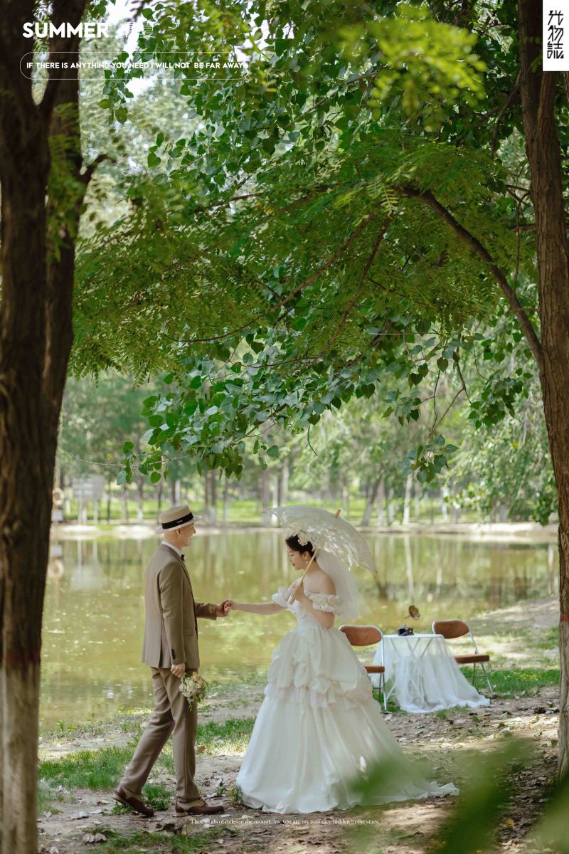 穆清泽先生刘智婷女士怀旧复古婚纱照、氛围森系  怀旧复古、韩松、行走的放大镜，现场细节，姿态指导的掌控者、婚纱照