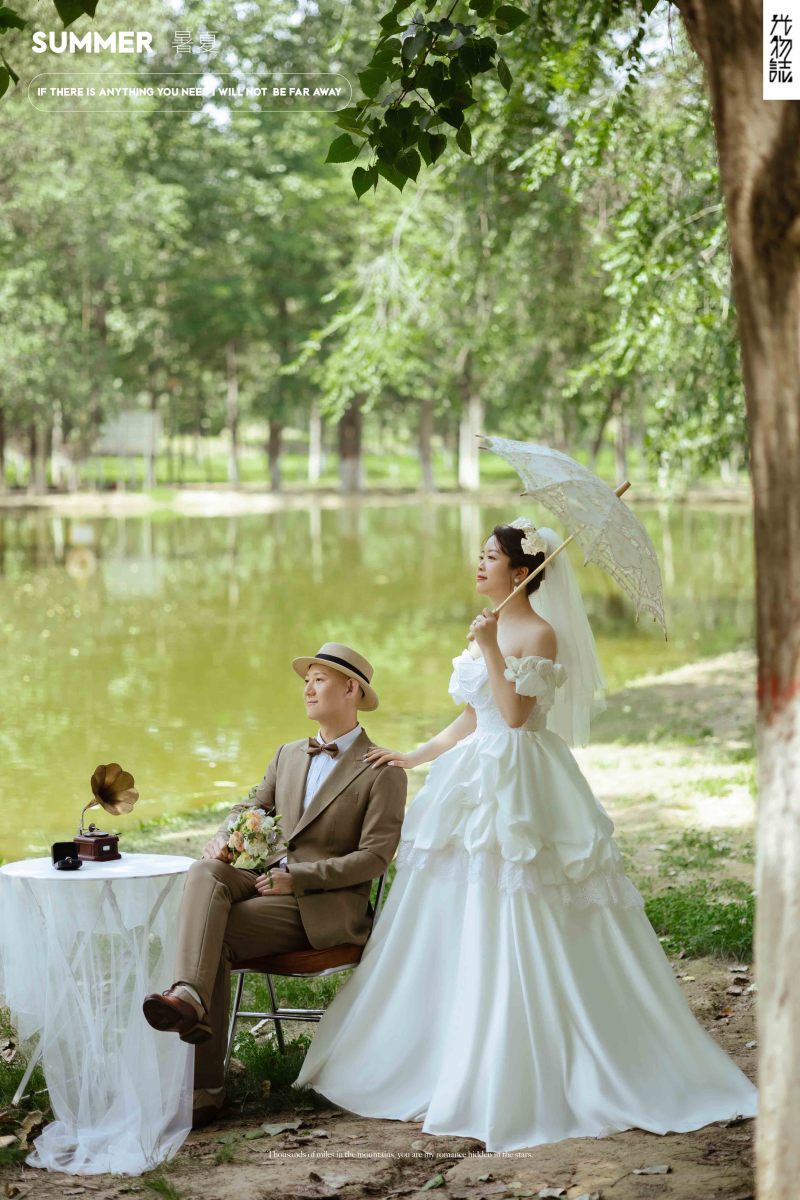 穆清泽先生刘智婷女士怀旧复古婚纱照、氛围森系  怀旧复古、韩松、行走的放大镜，现场细节，姿态指导的掌控者、婚纱照