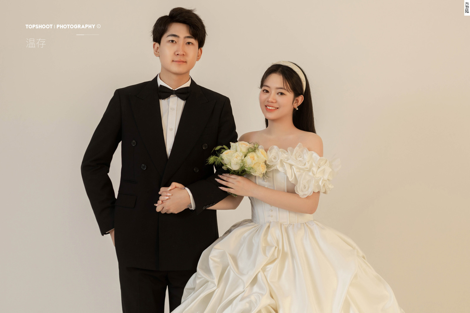常家豪先生李嘉宁女士极简棚拍婚纱照、极简棚拍、木子、唠嗑型选手，构图多变、情绪拿捏，特写YYDS、婚纱照