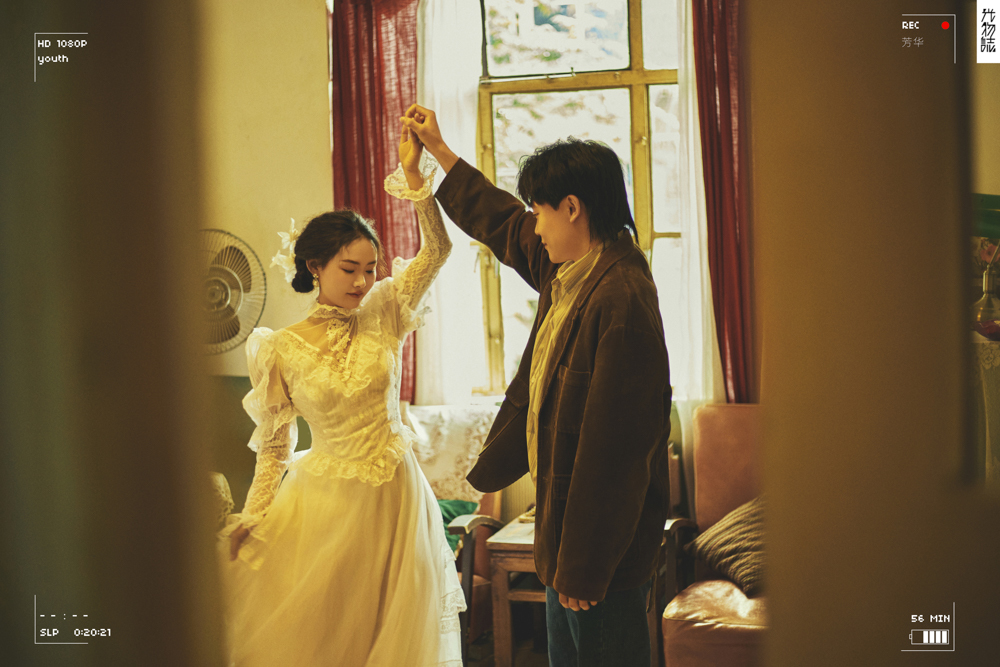 极致情绪！李嘉炜[先生侯潇女士电影纪实婚纱照、电影纪实、正林、眼睛就是测光仪，任何场地都能发挥成MVP、婚纱照