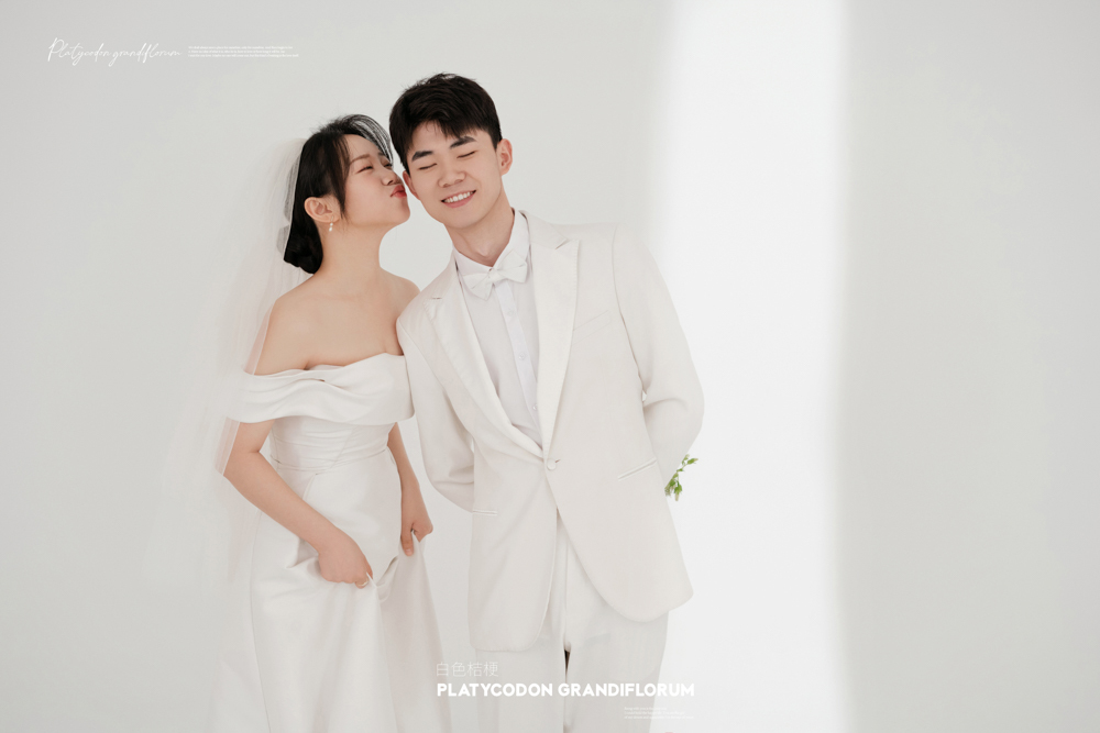 桔梗、极简棚拍、光影感婚纱照