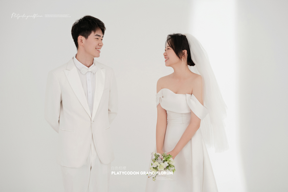 桔梗、极简棚拍、光影感婚纱照