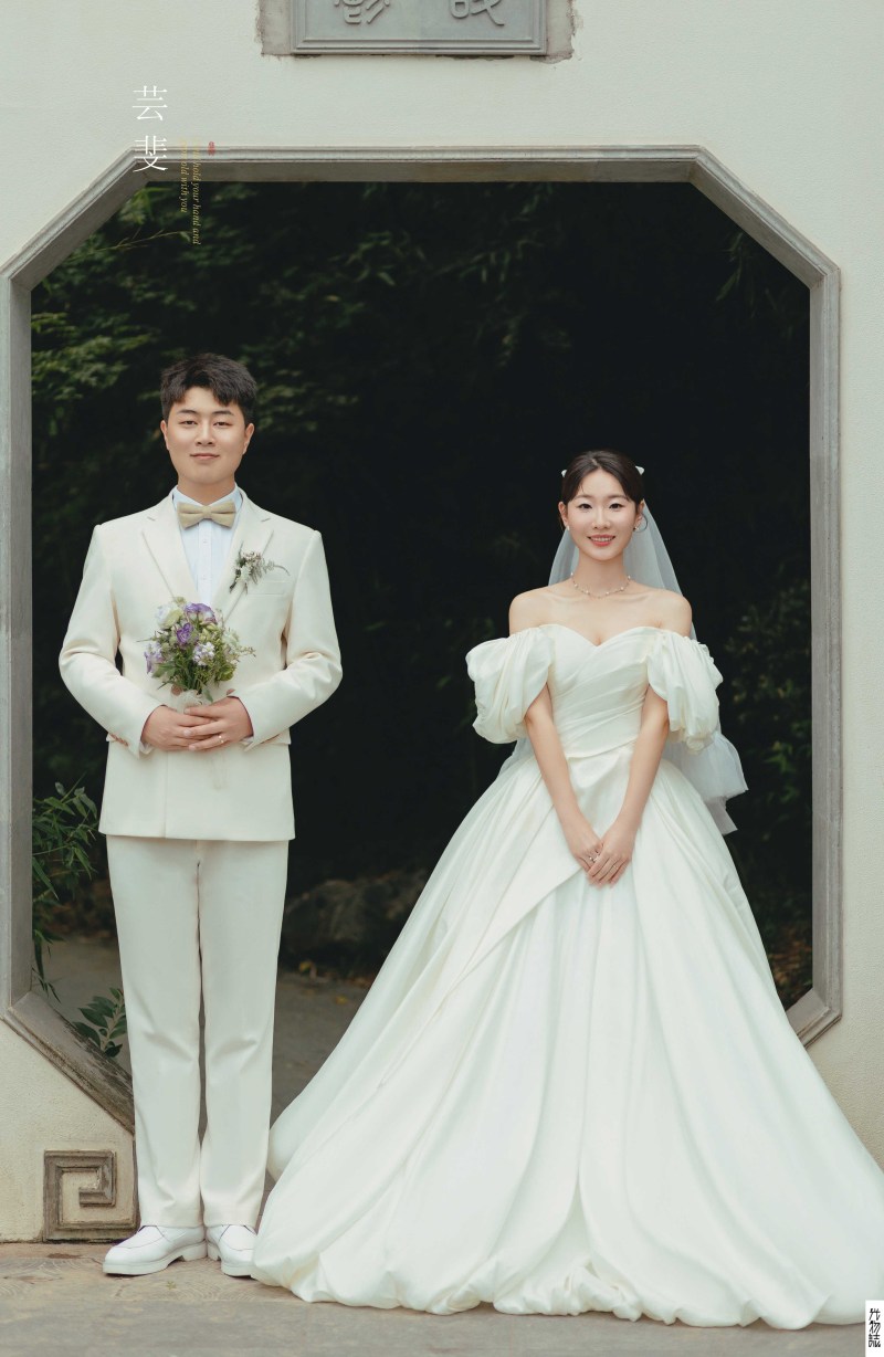幸福感爆棚王伟伟先生陆爱妮女士怀旧复古婚纱照、怀旧复古、木子、唠嗑型选手，构图多变、情绪拿捏，特写YYDS、婚纱照