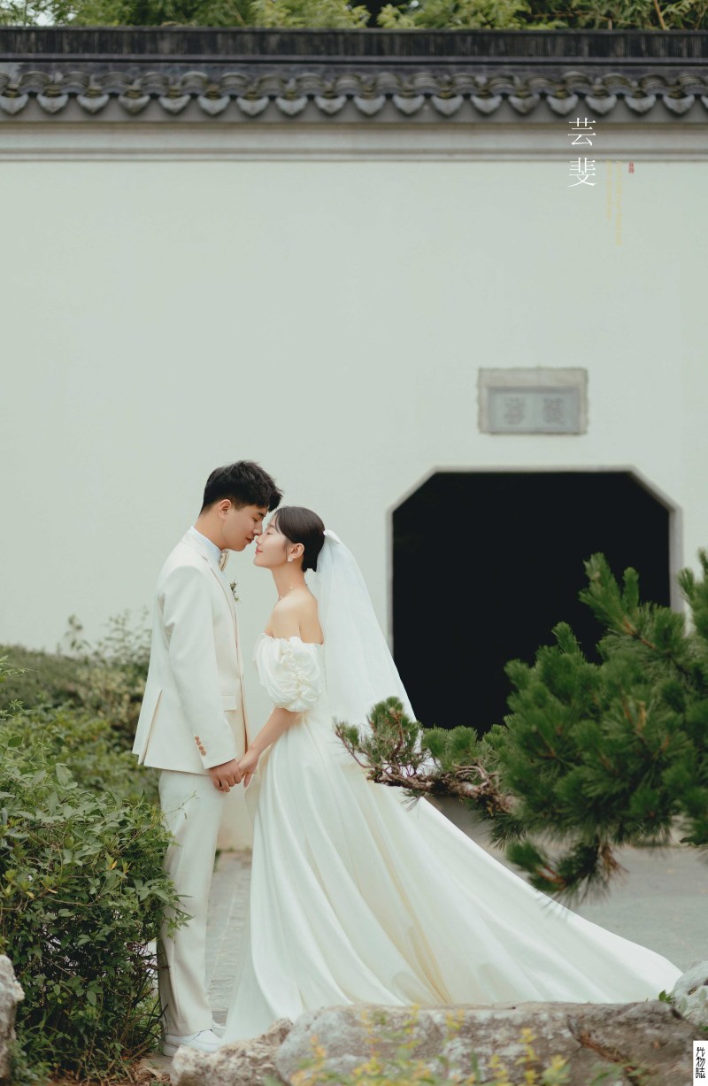 幸福感爆棚王伟伟先生陆爱妮女士怀旧复古婚纱照、怀旧复古、木子、唠嗑型选手，构图多变、情绪拿捏，特写YYDS、婚纱照