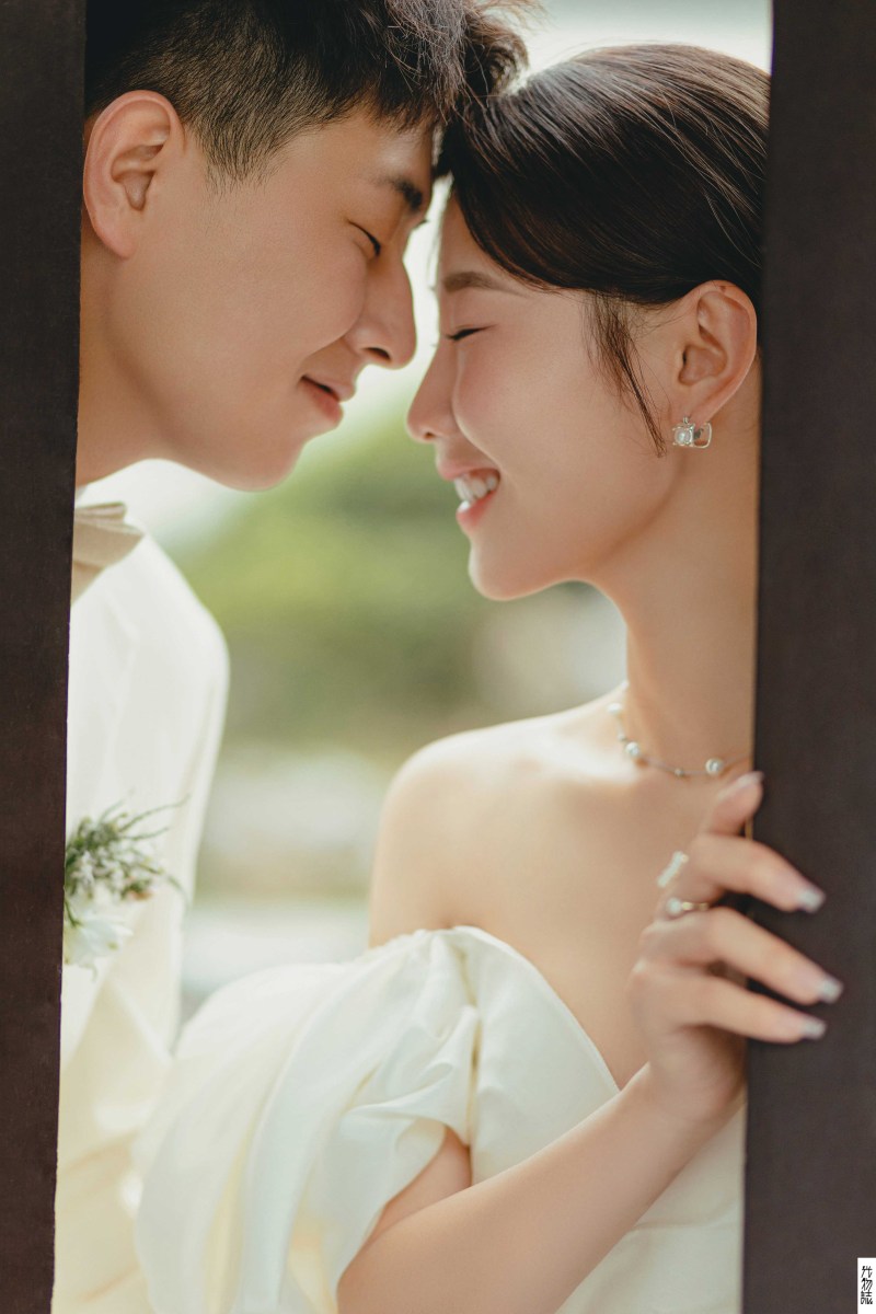 幸福感爆棚王伟伟先生陆爱妮女士怀旧复古婚纱照、怀旧复古、木子、唠嗑型选手，构图多变、情绪拿捏，特写YYDS、婚纱照