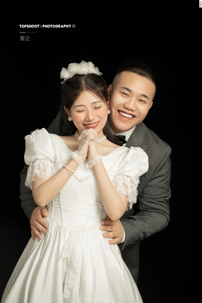 新鲜出炉:)姚正辉先生温中娜女士极简棚拍婚纱照、极简棚拍、白玛、怀疑是不是修导演系，拍照像电影一样的构图和质感、婚纱照