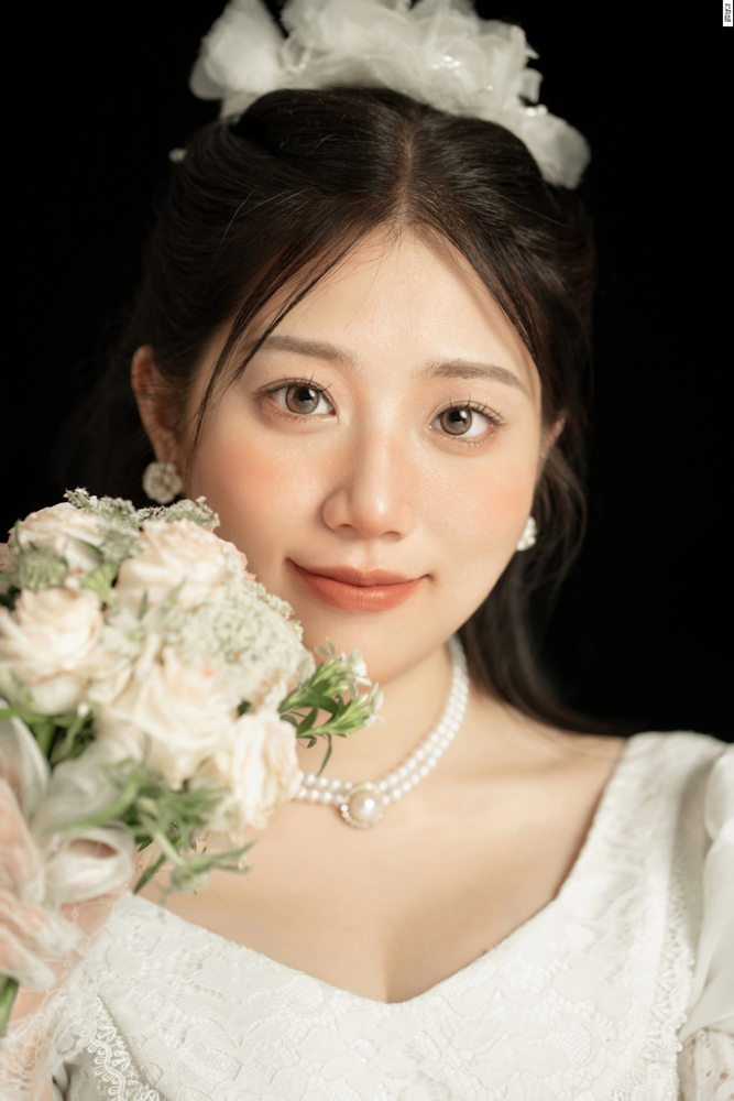 新鲜出炉:)姚正辉先生温中娜女士极简棚拍婚纱照、极简棚拍、白玛、怀疑是不是修导演系，拍照像电影一样的构图和质感、婚纱照