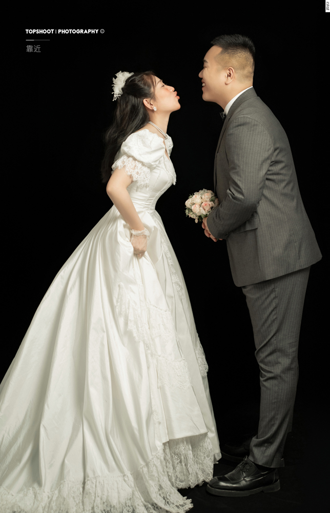 新鲜出炉:)姚正辉先生温中娜女士极简棚拍婚纱照、极简棚拍、白玛、怀疑是不是修导演系，拍照像电影一样的构图和质感、婚纱照