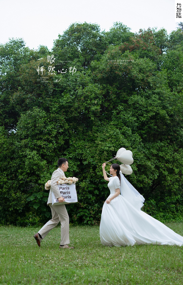 看一点小甜蜜~钟武先生彭佳蓉女士氛围森系婚纱照、氛围森系、白玛、怀疑是不是修导演系，拍照像电影一样的构图和质感、婚纱照
