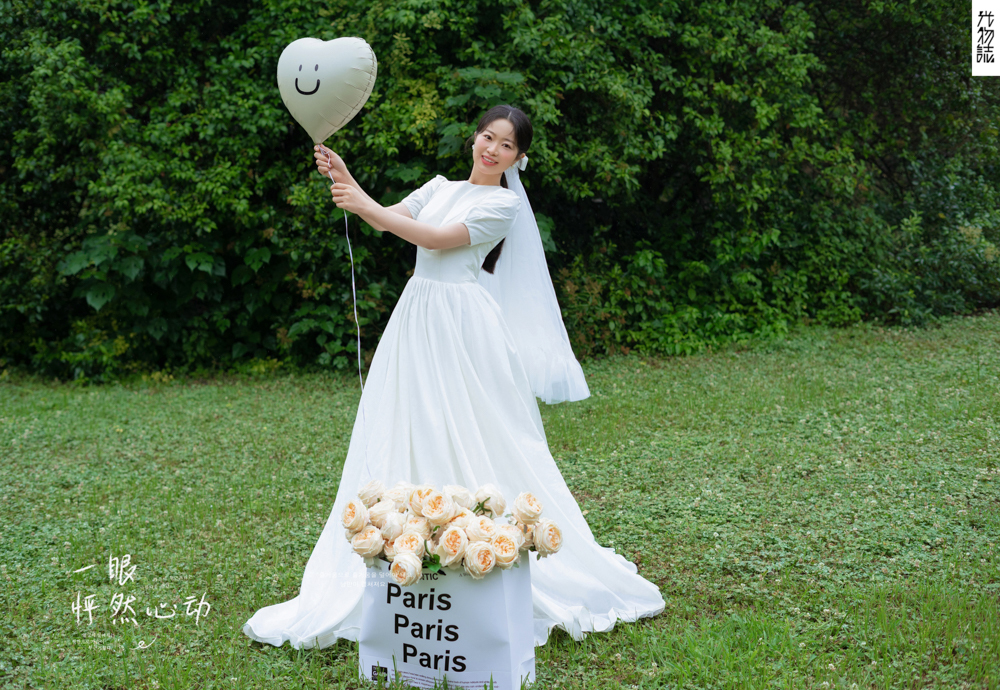 看一点小甜蜜~钟武先生彭佳蓉女士氛围森系婚纱照、氛围森系、白玛、怀疑是不是修导演系，拍照像电影一样的构图和质感、婚纱照