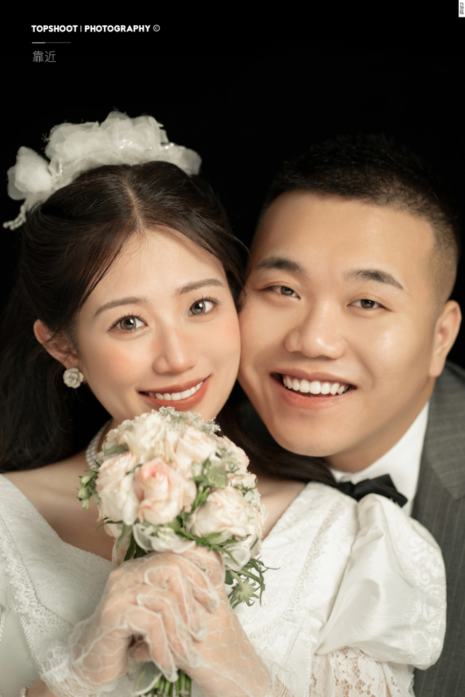 新鲜出炉:)姚正辉先生温中娜女士极简棚拍婚纱照、极简棚拍、白玛、怀疑是不是修导演系，拍照像电影一样的构图和质感、婚纱照